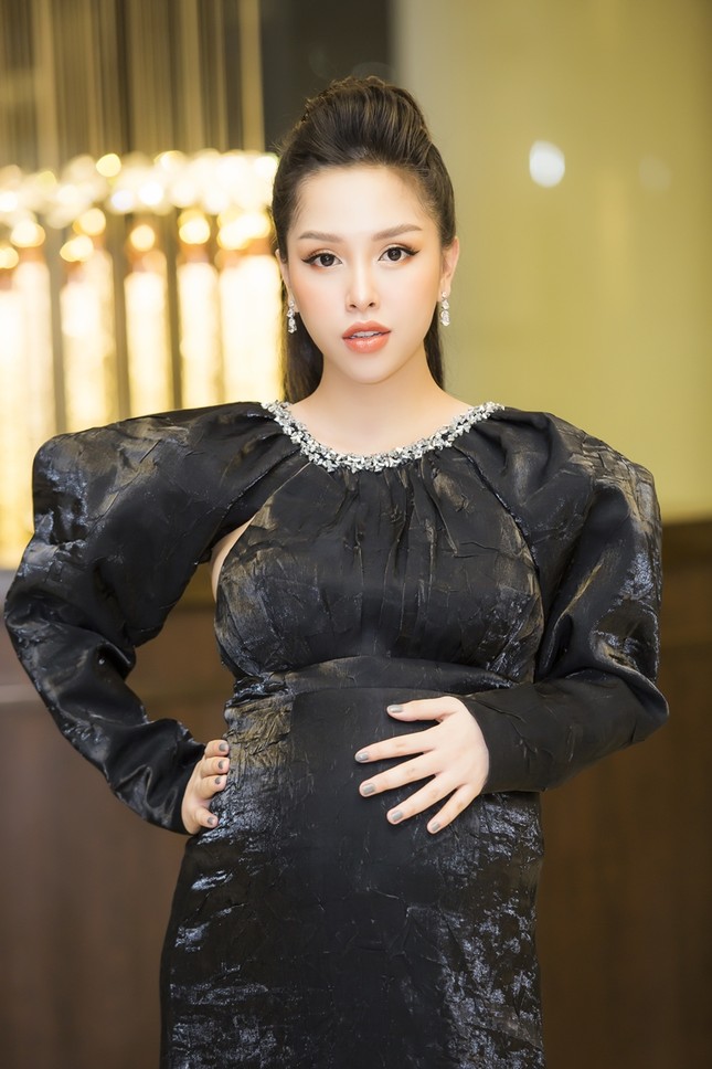 "Tân binh" AMEE tự tin hát live “Anh nhà ở đâu thế” trong cùng sự kiện với đàn chị Bảo Thy ảnh 3