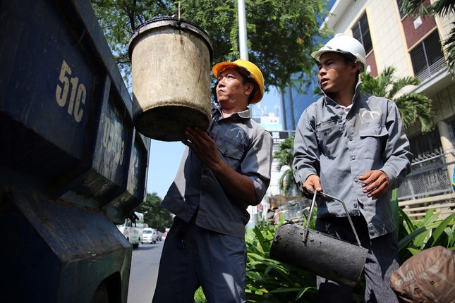 "Dầm mình" dưới cống Sài Gòn: Tốt nghiệp đại học xin làm… công nhân móc cống ảnh 5
