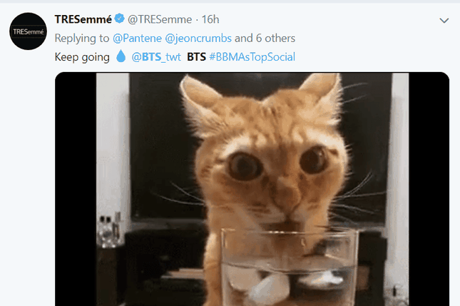 A.R.M.Y thích thú trước sự "lầy lội" giữa hai nhãn hàng dầu gội khi "vote" cho BTS tại "BBMAs 2019" ảnh 7