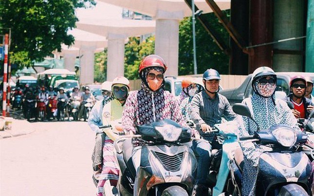 Đợt nóng kỷ lục của Việt Nam lên cả báo Mỹ - Teen đương đầu với nắng nóng thế nào? ảnh 1