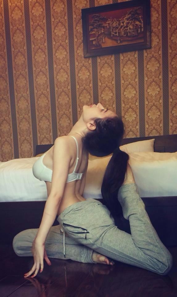 Ngoài Hồ Ngọc Hà, không ít sao nữ đình đám V-biz cũng yêu thích tập yoga ảnh 3