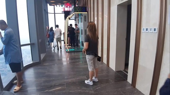 Dân mạng nói gì khi phải chi 810K để lên tòa tháp cao nhất Đông Nam Á ngắm thành phố? ảnh 1