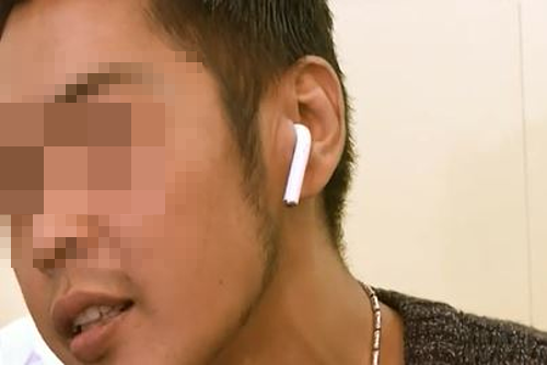 Đi ngủ nuốt nhầm tai phone, sáng dậy chàng trai nghe tiếng nhạc phát ra... từ bụng mình ảnh 2