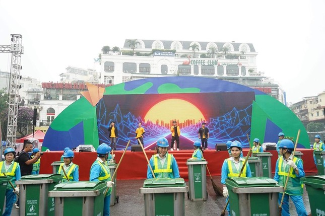 Hà Nội: Hàng ngàn bạn trẻ hào hứng tham gia "Ngày tử tế - Vì môi trường không rác thải" ảnh 4
