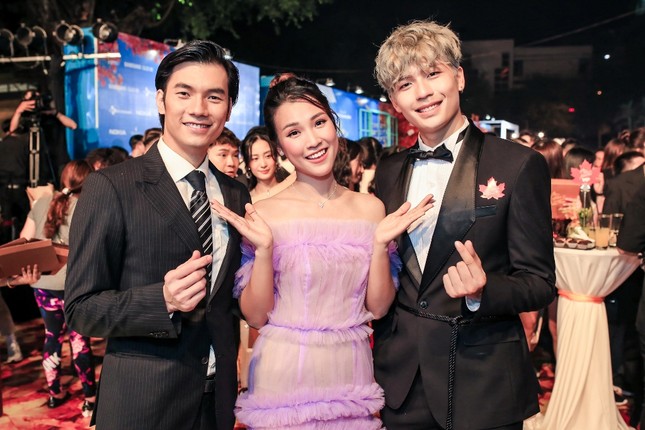 Nhóm "Ngựa Hoang" đến ủng hộ Hoàng Oanh, Yoon Trần đi cùng người tình tin đồn MLee ảnh 7