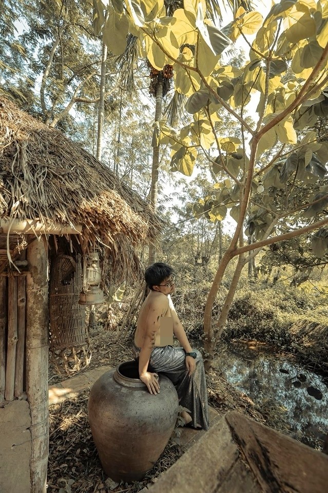 Kỷ yếu "bột màu" xưa rồi, hóa thân thành nhân vật Văn học để "ôn thi" luôn như này mới chất! ảnh 3
