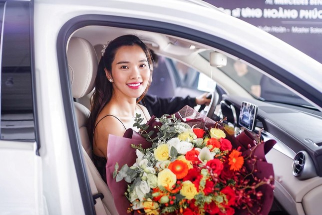Tặng xe đắt tiền cho bà xã, Ưng Hoàng Phúc còn khiến khán giả ngưỡng mộ vì lý do này ảnh 2