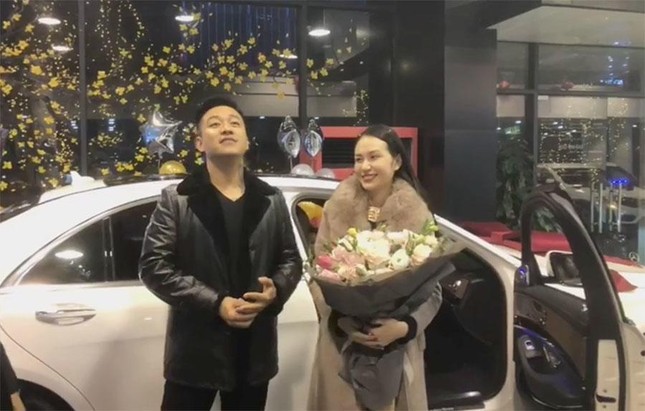 Tặng xe đắt tiền cho bà xã, Ưng Hoàng Phúc còn khiến khán giả ngưỡng mộ vì lý do này ảnh 4