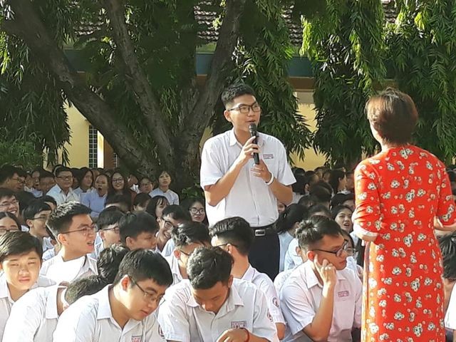 Tranh cãi nảy lửa “muốn để học sinh quỳ hay học sinh hư?” ảnh 2