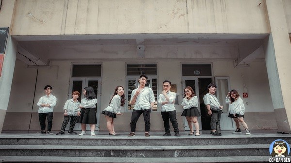 Có bạn thân là để chụp ảnh kỉ yếu “tộc lùn” cùng nhau! ảnh 3