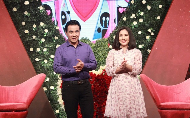 MC Cát Tường bật khóc chia sẻ về việc bị cắt hợp đồng dẫn chương trình "Bạn muốn hẹn hò" ảnh 1
