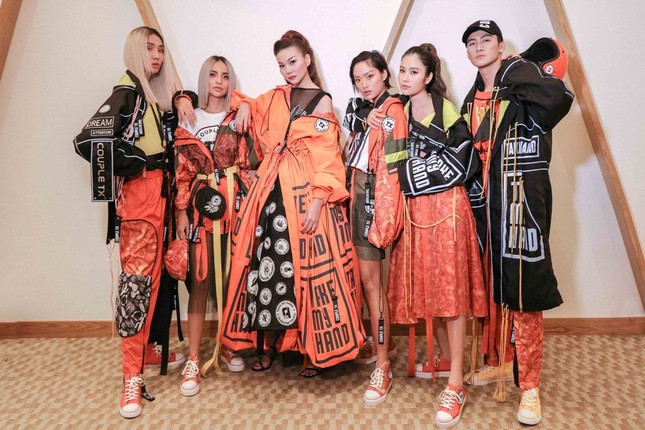 Da LAB gây "sốt" khi kết hợp cùng Thanh Hằng trong show diễn thời trang ảnh 1