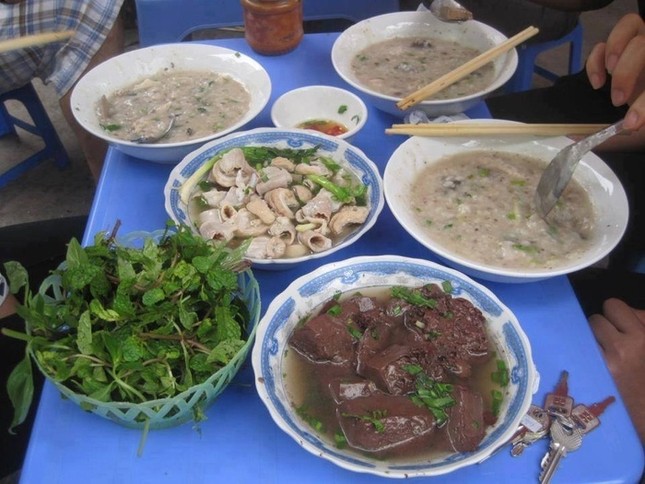 Thời tiết Hà Nội mát mẻ đẹp nao lòng, sao không tranh thủ đi làm bát cháo ảnh 13