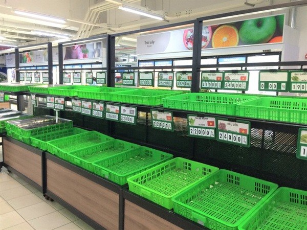 Siêu thị Auchan "tan hoang" trước ngày đóng cửa: Người dân đổ tới "càn quét", ăn uống tràn lan ảnh 8