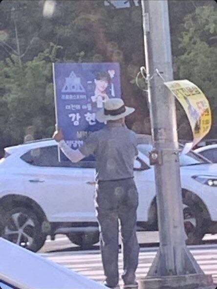 Gia đình các thí sinh Produce X 101 làm đủ mọi cách để con em mình được bình chọn ảnh 4