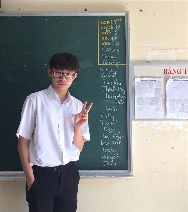 Bức ảnh nam sinh Tiền Giang chụp với bảng thu hút 50 nghìn "like", lý do là... ảnh 1