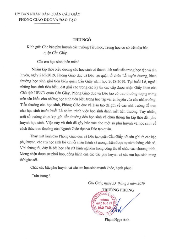 Trưởng phòng GD&ĐT xin lỗi vụ học sinh nhận khen thưởng là tờ giấy A4 ảnh 1
