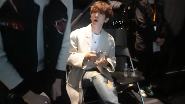 Đến Baekhyun (EXO) cũng ngượng ngùng, xấu hổ khi được ngồi cạnh thần tượng ảnh 1
