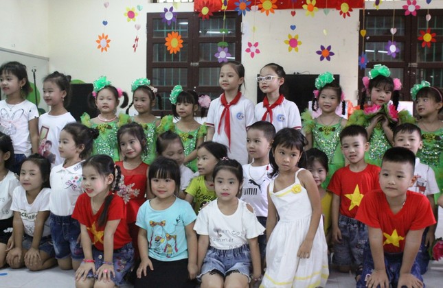 Hà Nội: Đại sứ văn hóa đọc chia sẻ tình yêu sách tới các bạn nhỏ ảnh 3