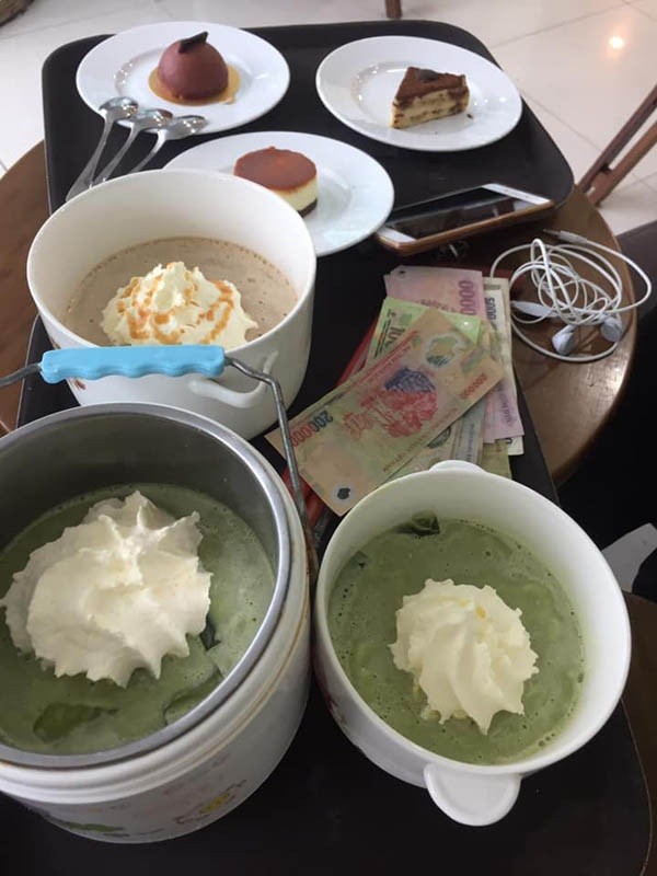 Lần đầu ở Việt Nam, khách hàng bê cả cặp lồng, bát tô đi nhận "upsize" đồ uống miễn phí ảnh 2
