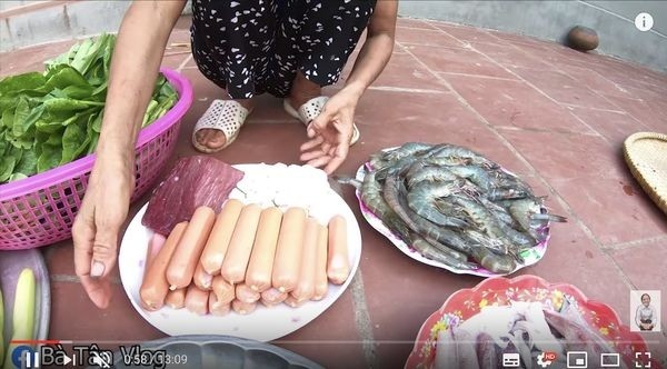 Bà Tân Vlog nấu một nồi lẩu Thái siêu cay khổng lồ mừng chiến thắng tuyển Việt Nam ảnh 3