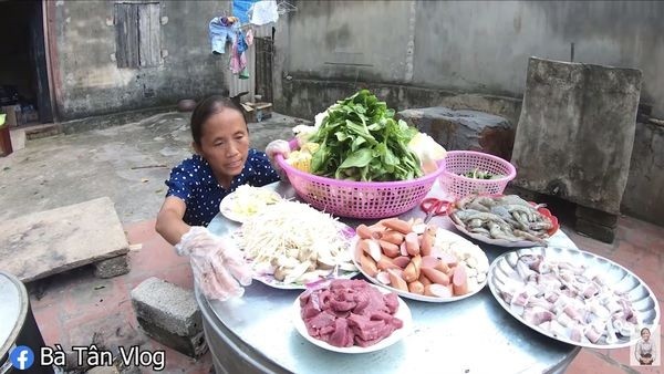 Bà Tân Vlog nấu một nồi lẩu Thái siêu cay khổng lồ mừng chiến thắng tuyển Việt Nam ảnh 2