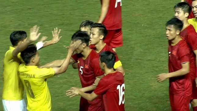 Cổ vũ tát Đoàn Văn Hậu, cầu thủ Thái Lan Chanathip phải đăng đàn xin lỗi bằng tiếng Việt ảnh 1