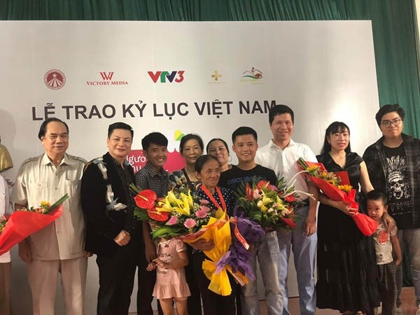 HOT: Bà Tân Vlog chính thức được cấp bằng xác lập kỷ lục Việt Nam ảnh 3