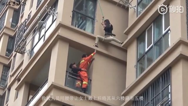 Trung Quốc: Cô gái liều lĩnh trèo từ tầng 6 chung cư ra ngoài để thoát khỏi bạn trai ảnh 2