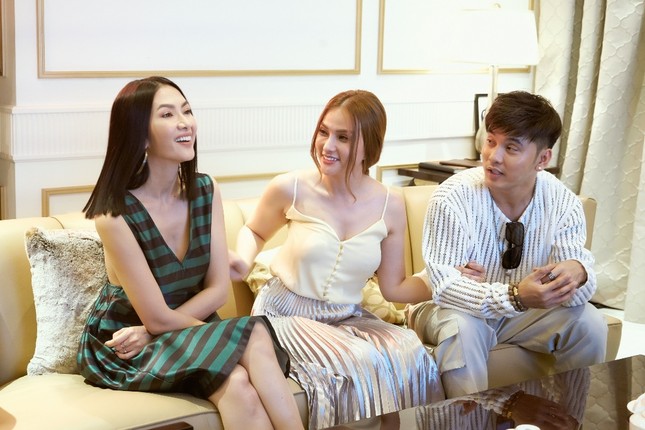 Đàn anh Ưng Hoàng Phúc bất ngờ xuất hiện trong MV mới của ca sĩ Thu Thủy ảnh 1