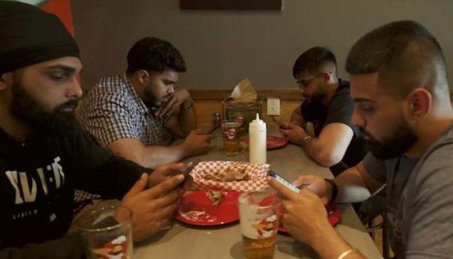 Mỹ: Không sử dụng điện thoại sẽ được... ăn nhà hàng miễn phí ảnh 2