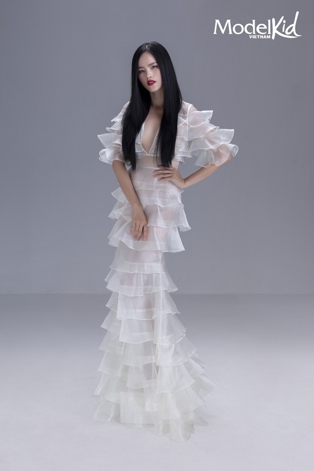"Bộ tứ" HLV tung ảnh poster "sang chảnh" chính thức chào sân "Model Kid Vietnam 2019" ảnh 2
