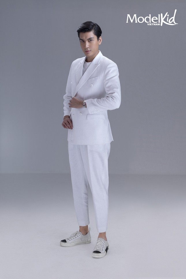 "Bộ tứ" HLV tung ảnh poster "sang chảnh" chính thức chào sân "Model Kid Vietnam 2019" ảnh 5