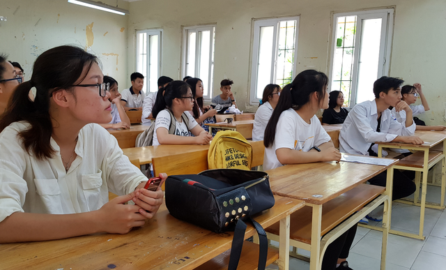 Thí sinh thức trắng đêm, vắt kiệt sức ôn thi THPT quốc gia 2019 ảnh 1