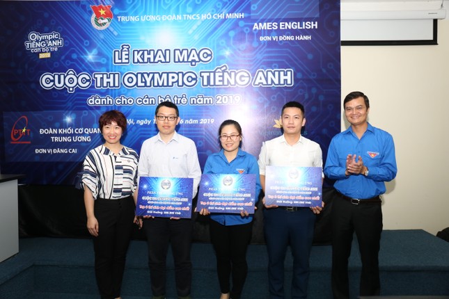 Cuộc thi Olympic tiếng Anh dành cho cán bộ trẻ chính thức được bắt đầu ảnh 2