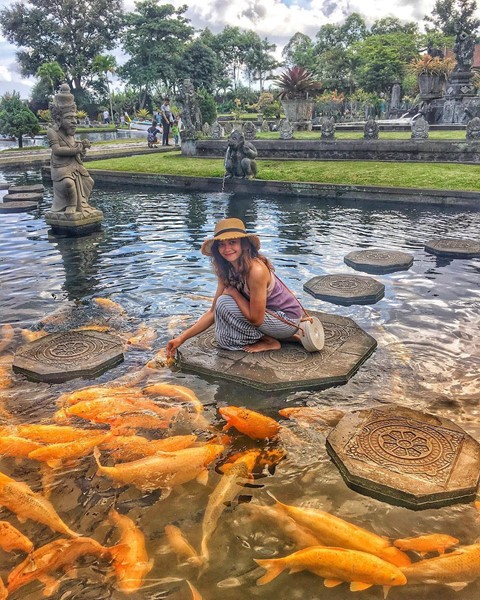 Hồ cá chép ở Bali trở thành điểm "sống ảo" thu hút giới trẻ ảnh 2