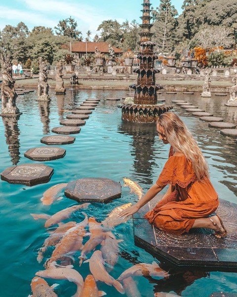 Hồ cá chép ở Bali trở thành điểm "sống ảo" thu hút giới trẻ ảnh 4