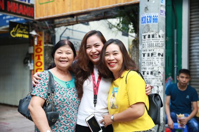 Hàng nghìn cán bộ, giảng viên Sài Gòn lỉnh kỉnh hành trang đi coi thi ảnh 3
