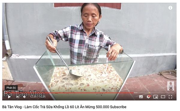 Nghi án Bà Tân Vlog dùng cùng 1 chiếc muỗng để cho heo ăn và… khuấy trà sữa ảnh 4