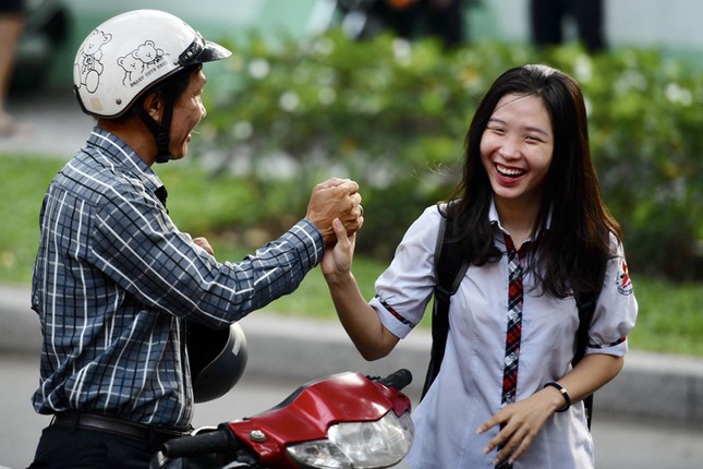 Sĩ tử vượt vũ môn, cha mẹ cũng bước vào "cuộc chiến" ảnh 3