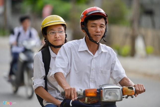 Sĩ tử vượt vũ môn, cha mẹ cũng bước vào "cuộc chiến" ảnh 4