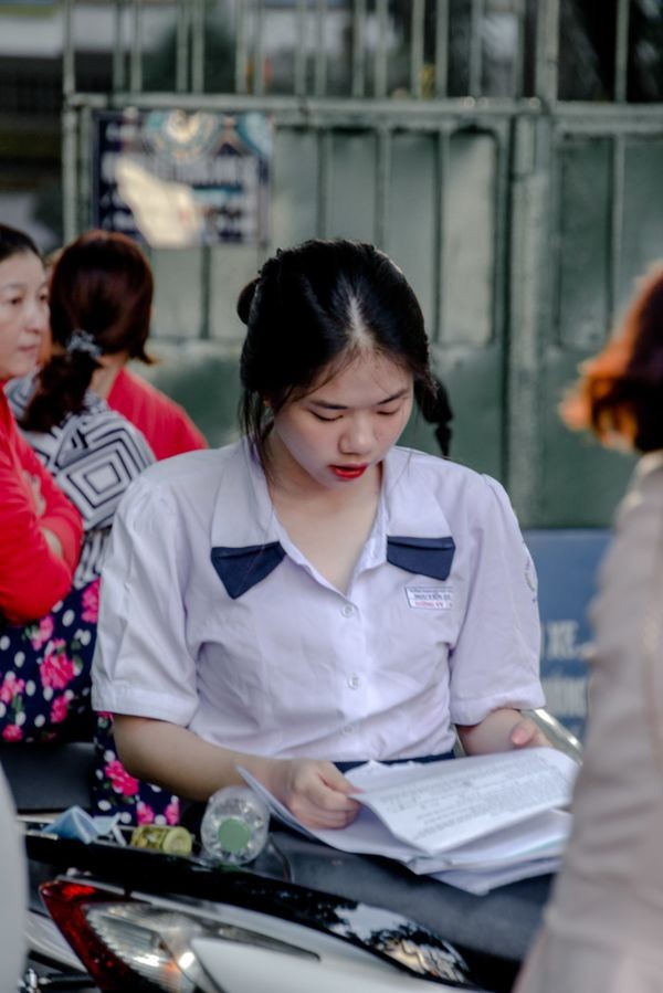 Thi THPT Quốc gia 2019: 150 phút "căng não" của các sĩ tử với bài thi tổ hợp KHTN ảnh 1