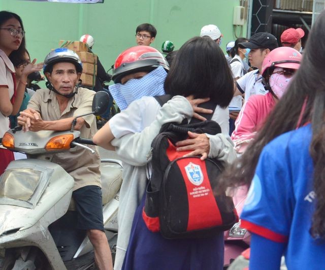 “Thi xong rồi, đi chơi thôi con!" ảnh 3