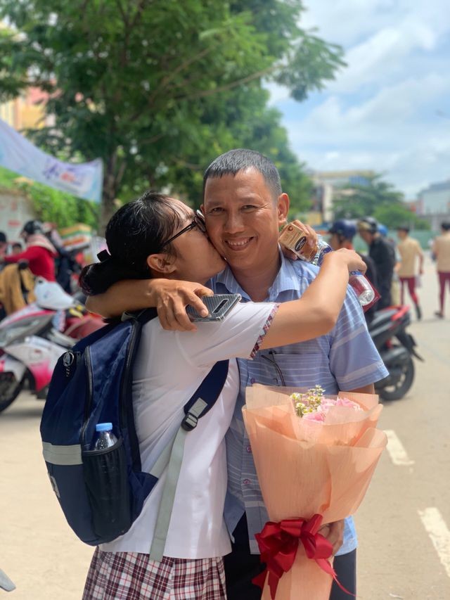 “Thi xong rồi, đi chơi thôi con!" ảnh 8