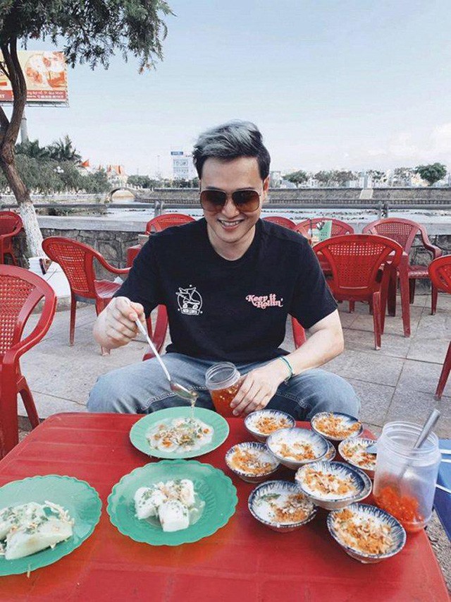 Chẳng mặn mà showbiz, "Hoàng tử sơn ca" Quang Vinh đi khắp nơi, ăn toàn món lạ đời ảnh 1