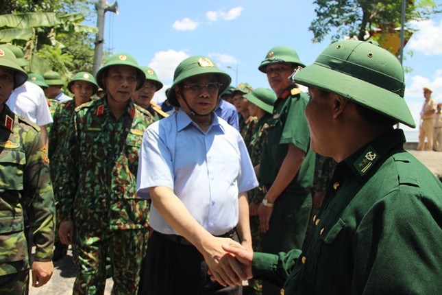Căng sức dập lửa rừng ảnh 4