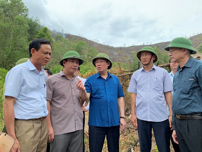 Phó thủ tướng lý giải vì sao chưa huy động trực thăng chữa cháy rừng ảnh 1