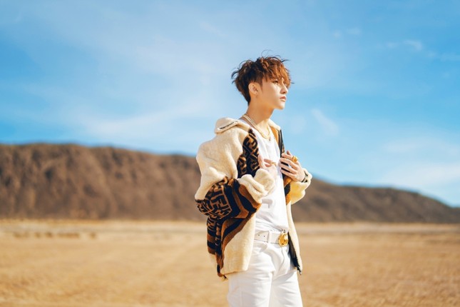 Sơn Tùng cùng loạt khoảnh khắc đẹp đến "nín thở" trong MV "Hãy Trao Cho Anh" ảnh 1