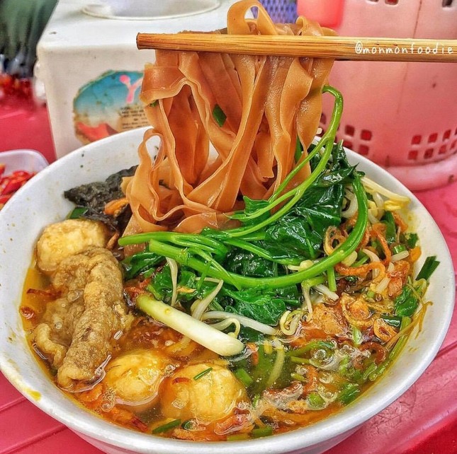 Bánh cuốn, cà phê Hà Nội được báo Anh ca ngợi: "Tour ẩm thực đáng thưởng thức trên thế giới" ảnh 1