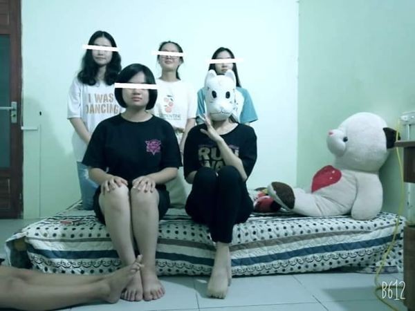 Chưa nghĩ ra concept chụp ảnh nhóm? Thử ngay style "Ký sinh trùng" đang hot nhất MXH nào! ảnh 6